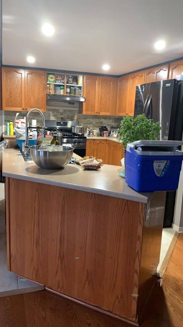 Kitchen before refinishing